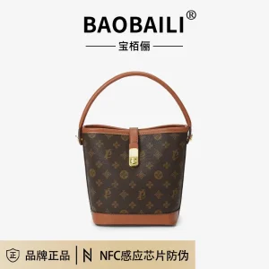 Sac à bandoulière en cuir classique et élégant pour femmes, sac à main à bandoulière fabriqué à la main de marque de luxe avec breloque et pompon détachables