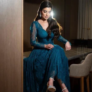 Arya-Robe de soirée en dentelle exquise pour femme, col en V, manches longues, ligne A, longueur de rinçage, personnalisée, haute qualité Arya-Robe de soirée en dentelle exquise pour femme, col en V, manches longues, ligne A, longueur de rinçage, personnalisée, haute qualité