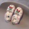 sandales à semelle souple pour bébé, chaussures de marche pour enfants, ajourées, antidérapantes, chaussures de plage pour filles, mignonnes cerises, douces et respirantes, nouvelle collection été 2025