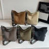 sac à bandoulière simple pour femmes, design de couleur unie, sac à bandoulière décontracté de grande capacité, large sangle réglable, sac seau rétro