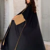abaya musulman détail de manches de couleur unique adapté aux villes du moyen orient comme du cairo de dubaï idéal pour les fêtes quotidiennes et islamiques