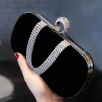 Pochette de soirée en velours avec motif en V et strass et détail d&rsquo;anneau – Sac à main de cocktail noir élégant pour femmes, sac à main de fête de luxe