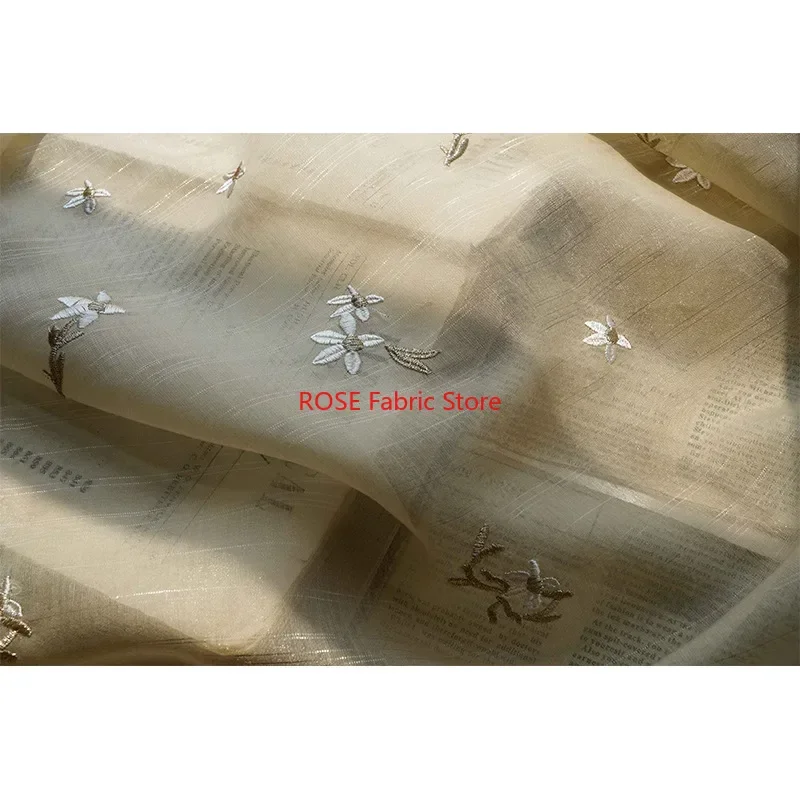 Petit tissu Jacquard doux en soie brillante, motif Floral Beige, pour chemise, robe de mariée, couture DIY, robe d'été, tissu de styliste