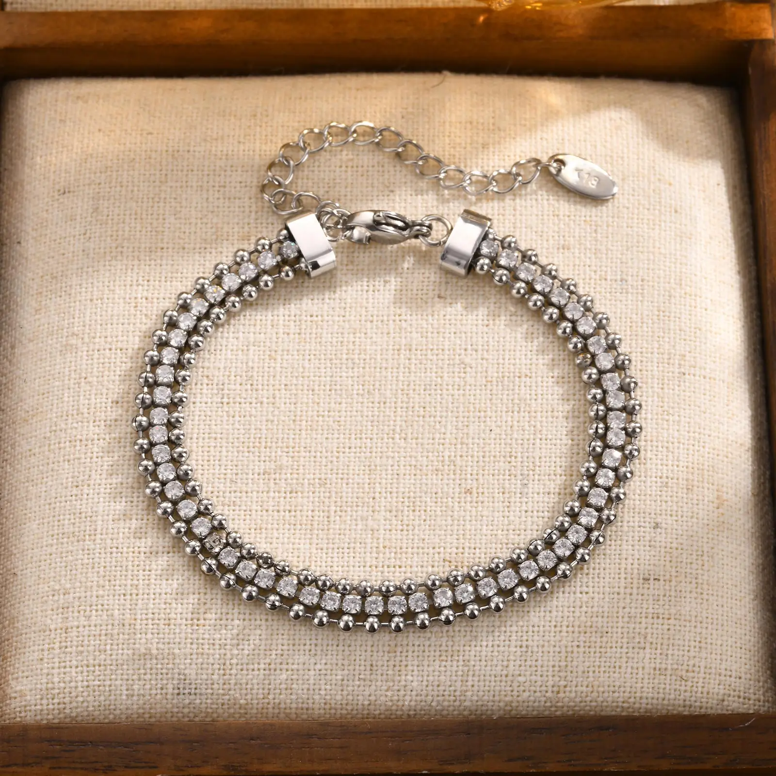 bracelet de tennis pour femme, bracelet chaîne en zircone cubique réglable, chaîne de perles ondulées en acier inoxydable, bijoux de bracelet à trois couches