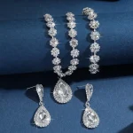 Ensemble de bijoux goutte d&rsquo;eau en cristal strass, Bracelet en diamant, glands brillants, boucles d&rsquo;oreilles de luxe, collier exquis pour Banquet