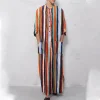 Nouveaux hommes Islam Qamis Robes rayées musulmanes à manches longues boutonné caftan arabe costume moyen-orient dubaï Abaya été homme vêtements