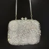 Pochette de soirée ornée de bijoux de luxe, design scintillant pour mariages élégants, cocktails et événements formels