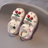 sandales à semelle souple pour bébé, chaussures de marche pour enfants, ajourées, antidérapantes, chaussures de plage pour filles, mignonnes cerises, douces et respirantes, nouvelle collection été 2025