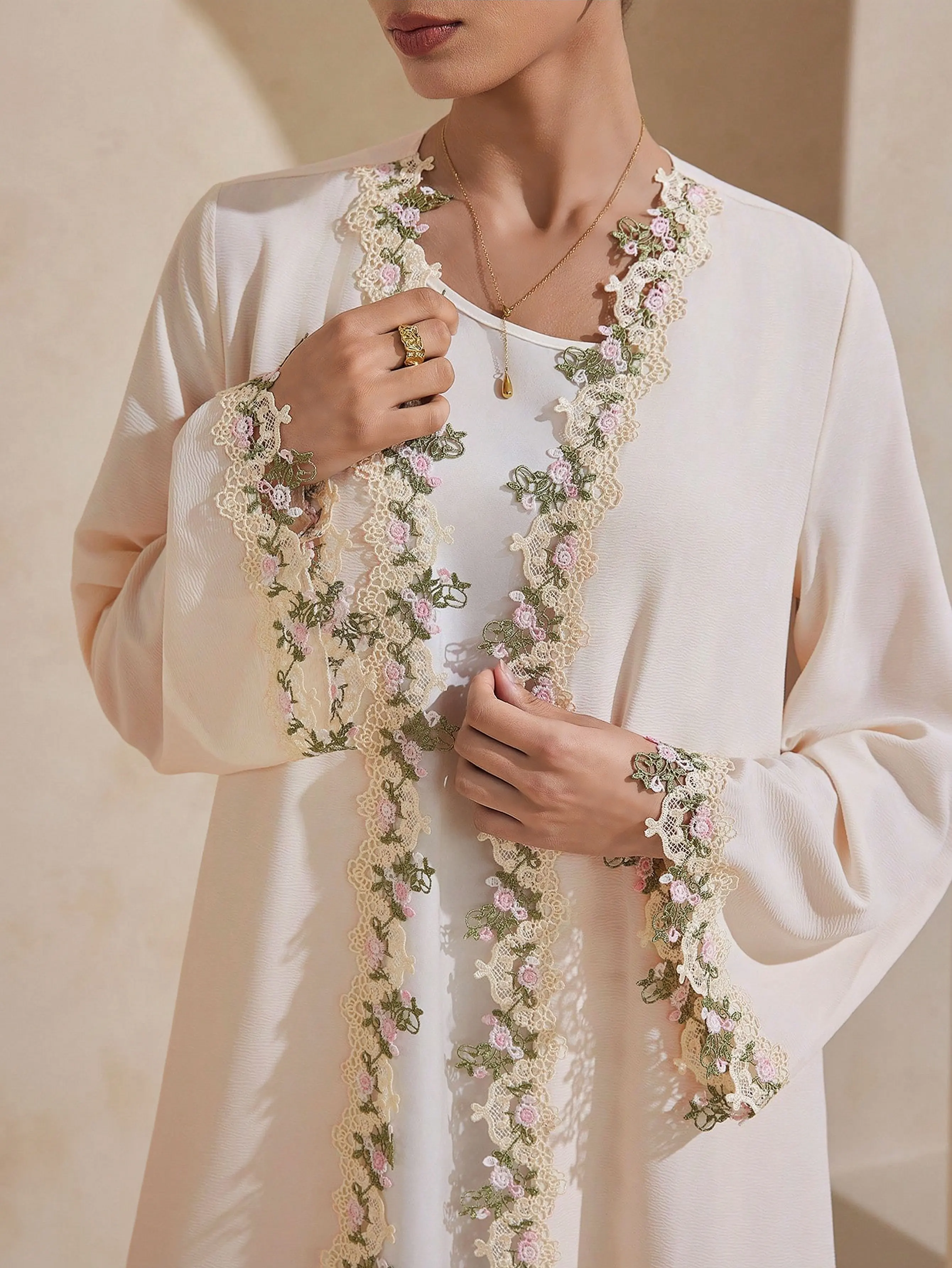 Abaya musulman de style dubaï, broderie florale exquise, détails, idéal pour les occasions formelles de mariage du moyen-orient, Islam modeste