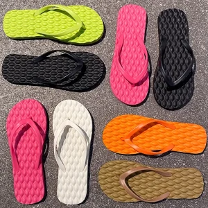 2025 femmes été plage pantoufles couleur unie antidérapant Couple loisirs en plein air femmes tongs respirant en plein air sandales