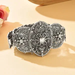 Ceinture de mariée vintage en filigrane argenté – Accessoire de mariage avec sculptures complexes et accents de diamants pour tenues de mariée élégantes