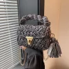 sac à bandoulière élégant au crochet avec pompon pour dames, sac fait à la main de style tendance avec textures tressées, nouvelle collection