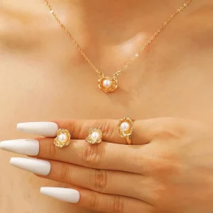 Personnalité à la mode couleur or irrégulière plissée perle fleur pendentif collier boucles d&rsquo;oreilles bagues ensembles pour femmes bijoux de créateur