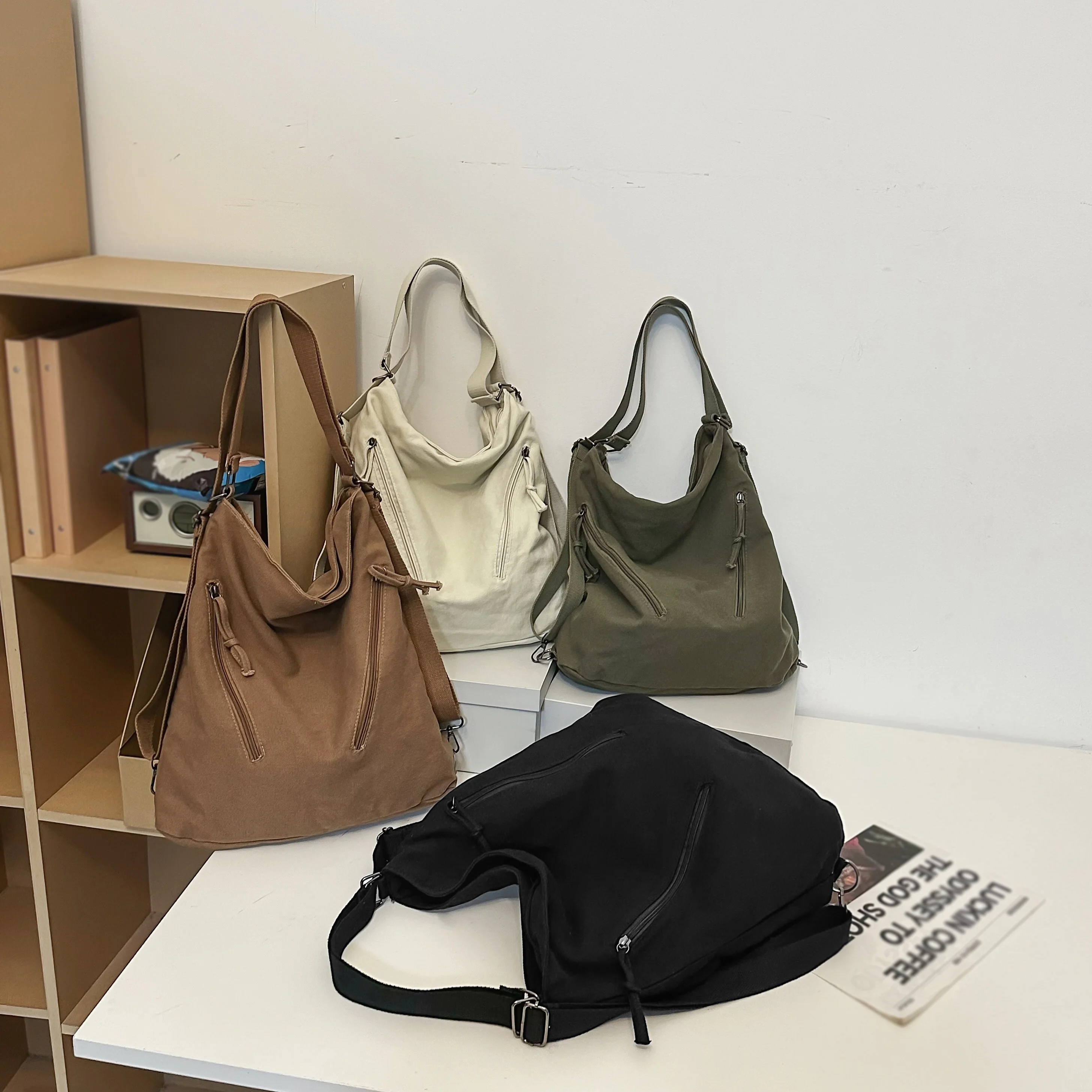 Sac à dos pour femme Sac polyvalent Grande capacité Design de couleur pure Sac à bandoulière de banlieue polyvalent Sac en toile tendance personnalisé Sac à bandoulière Sac à dos