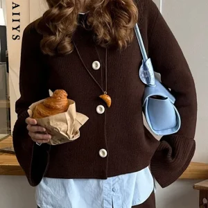 Aoaiiys Cardigan tricoté pour femmes pull automne hiver simple boutonnage manches évasées col rond manteaux Simple solide mode Cardigan