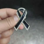 Strass cristal ruban noir broche sensibilisation mélanome Cancer funérailles épingle commémorative épinglette Vintage deuil Badge broche