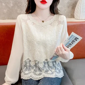 Chemisier en mousseline de soie coupe décontractée brodée florale avec bordure en dentelle