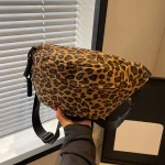 Sac de taille pour femme, sac de poitrine vintage avec bretelles réglables, sac croisé diagonale, adapté aux voyages et à un usage quotidien