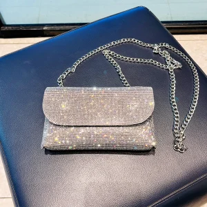 Pochette femme avec strass argent sac à main sur chaîne sac de soirée en cuir PU dames mode soirée sac à bandoulière