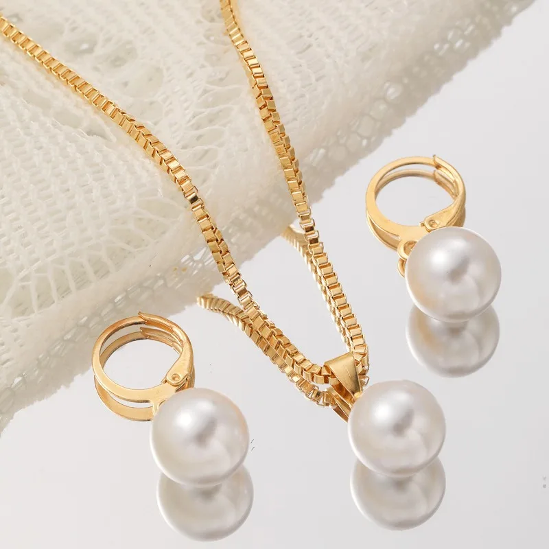 Ensemble de boucles d'oreilles et collier avec pendentif en Imitation de perles pour femmes, chaîne de couleur or Vintage, bijoux cadeau de fête de mariage pour filles