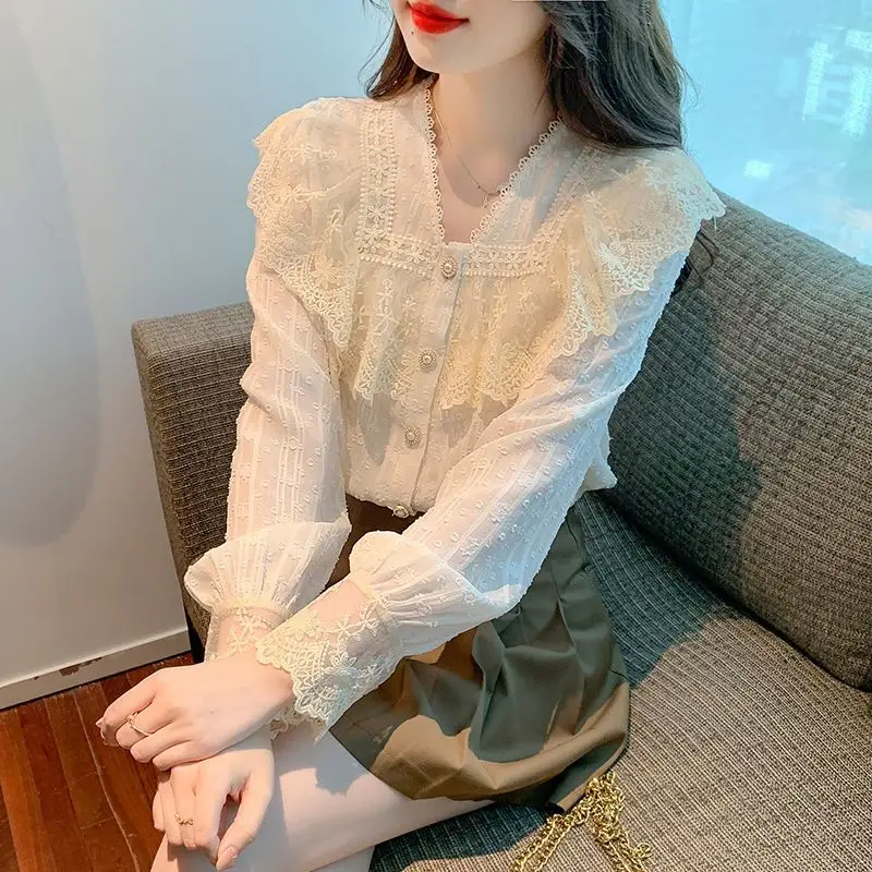 chemise en dentelle femmes vêtements automne nouveau style coréen doux dentelle chemises en mousseline de soie col en v à manches longues minceur blanc blouse haut pour femme