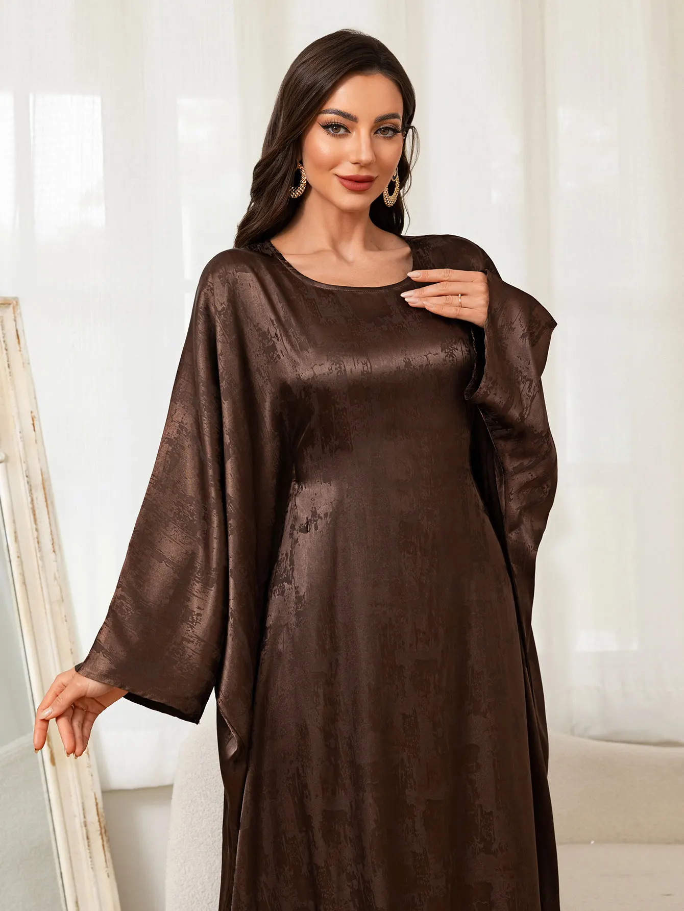 abaya à manches chauve souris marron islamique avec tissu à motif complexe, idéal pour un usage quotidien dans les États unis et les occasions islamiques formelles