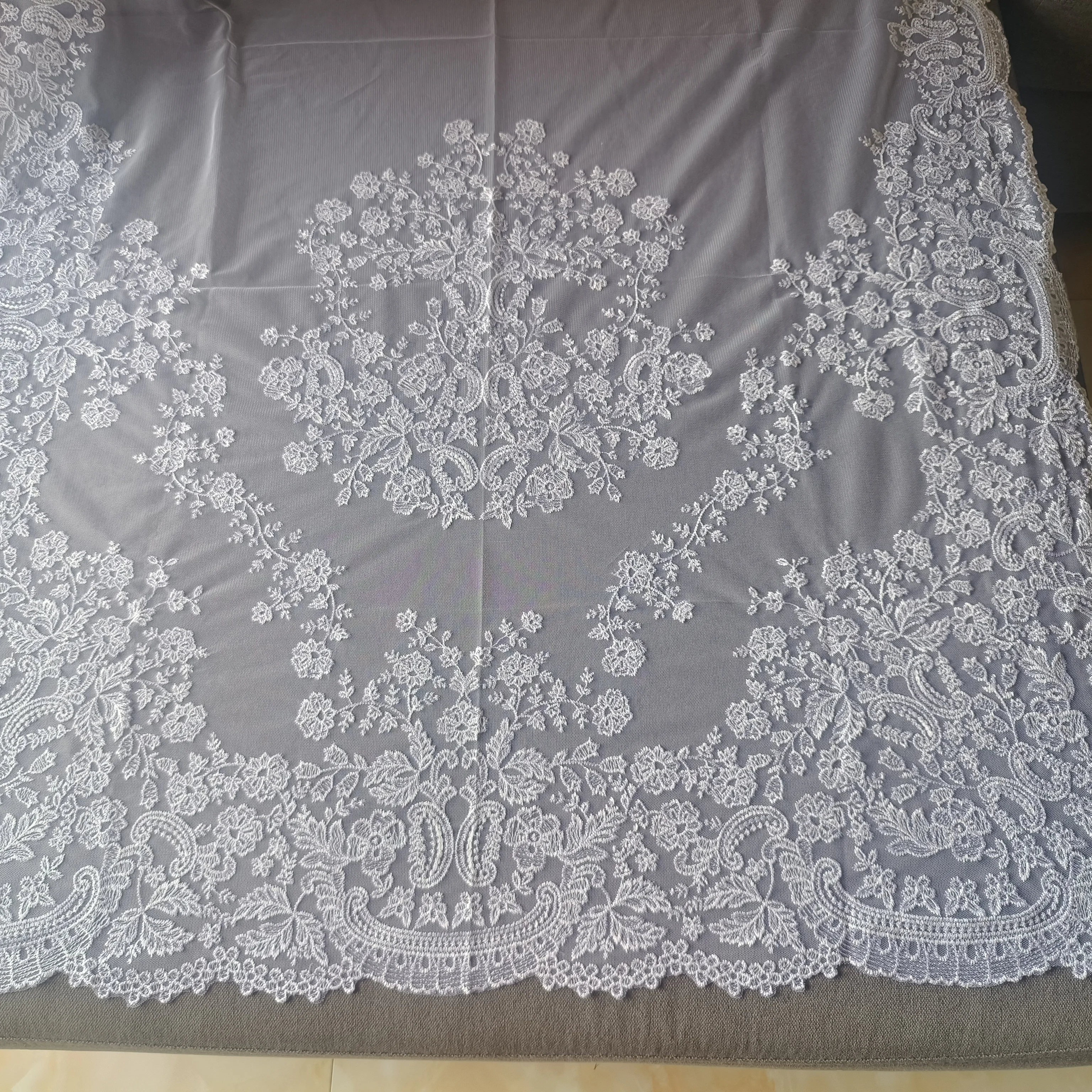 Mantille en dentelle espagnole blanche brodée Mantel De Encaje Fallera Manteleta fallera blanca