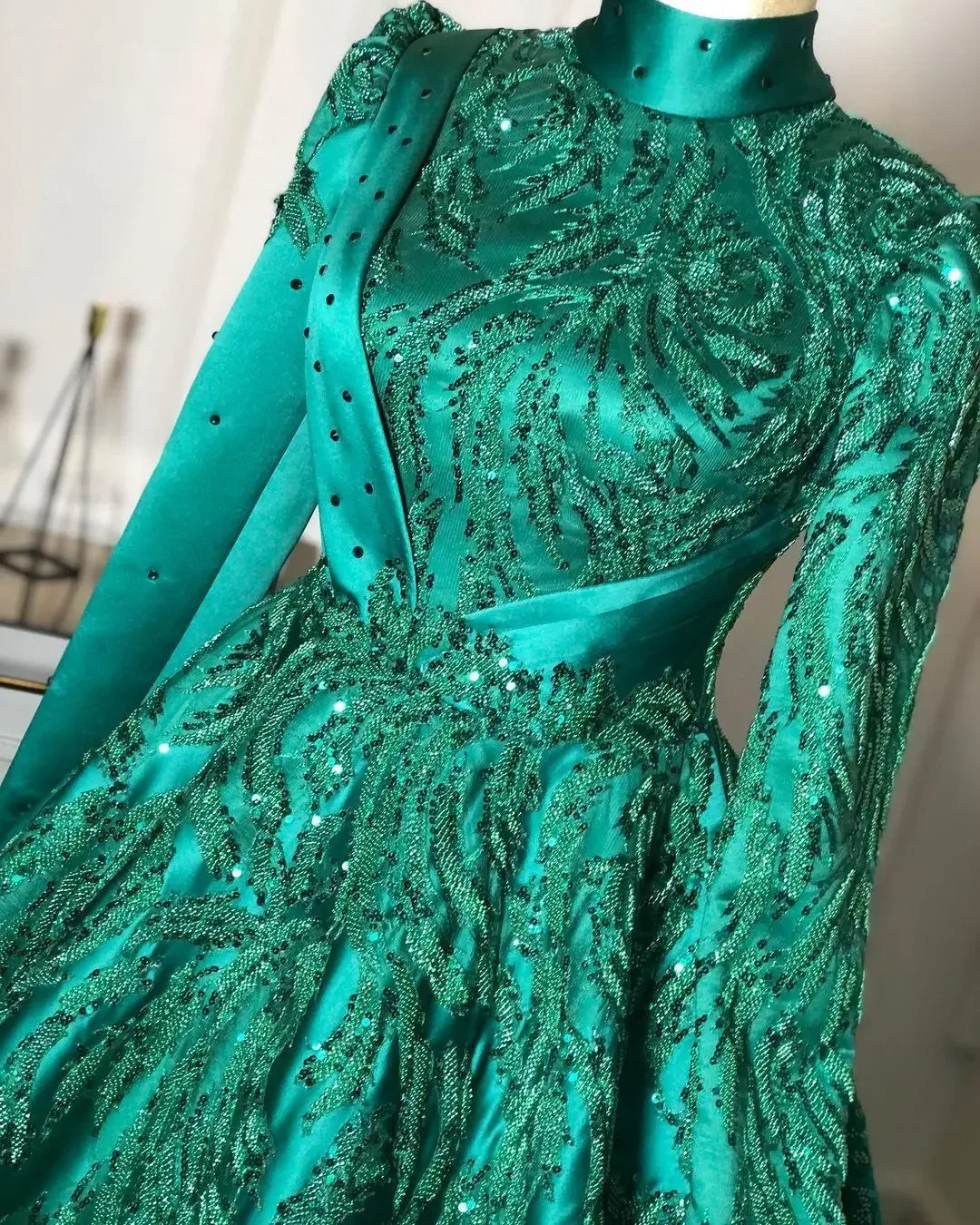 robe de soirée en satin personnalisée, arabie saoudite, col haut, manches longues, dentelle perlée, paillettes appliquées, robes de bal formelles