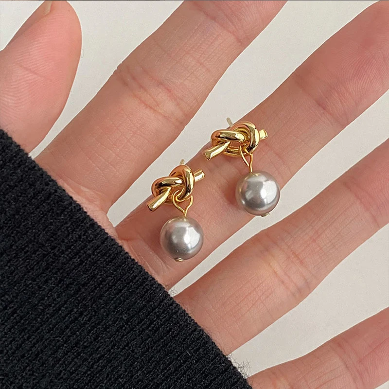 boucles d'oreilles élégantes avec pendentif en perles pour femmes, accessoires de bijoux boutique doux et personnalisés adaptés aux cadeaux de fête d'anniversaire, nouvelle collection