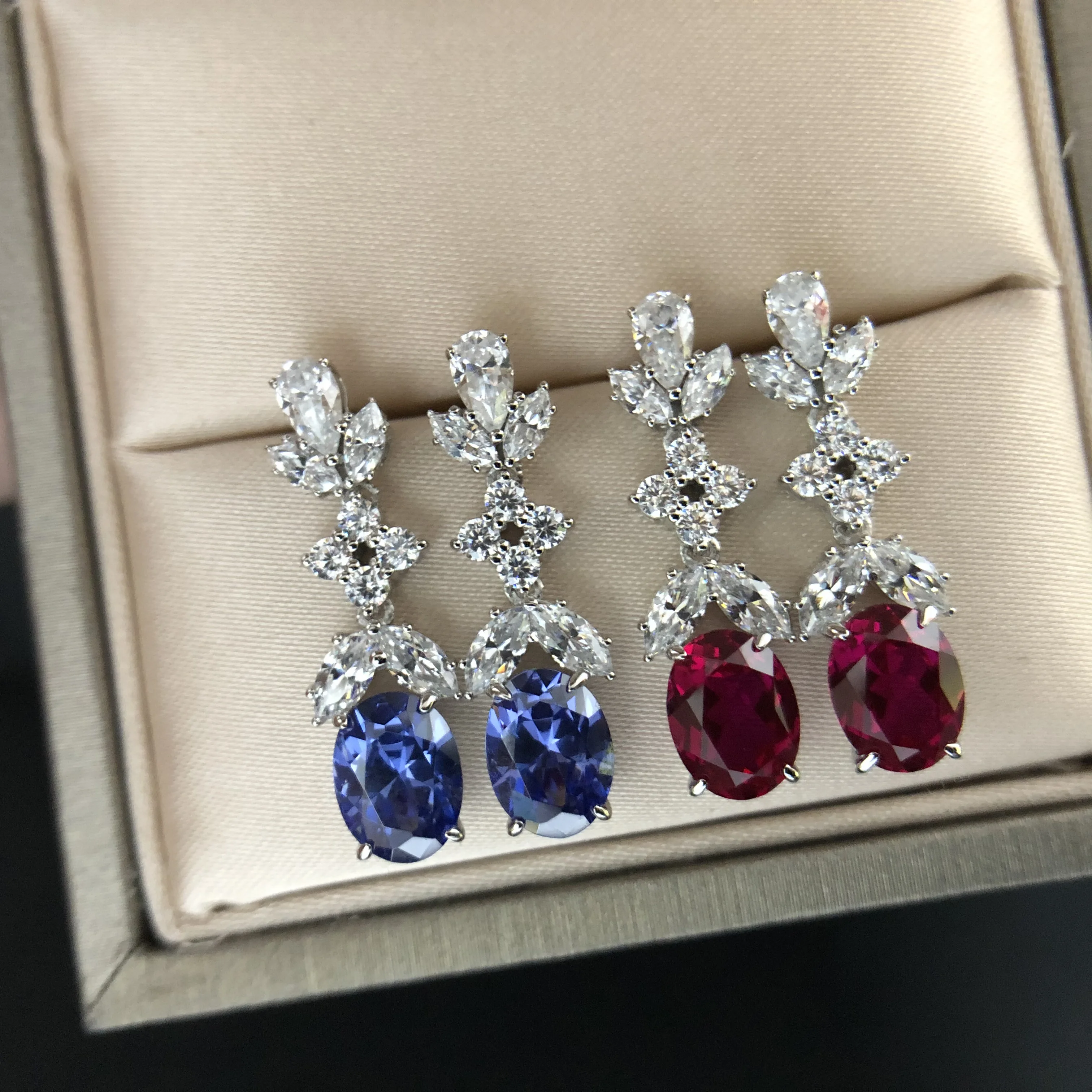 Boucles d'oreilles en diamant bleu et rubis, élégantes, chaque oreille a poussé en laboratoire, or blanc 14K, bijoux de fiançailles 070, 1,5 ct