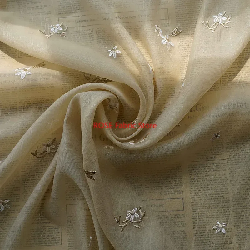 Petit tissu Jacquard doux en soie brillante, motif Floral Beige, pour chemise, robe de mariée, couture DIY, robe d'été, tissu de styliste