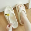 Tongs confortables à plateforme avec lettres EVA, sandales antidérapantes à semelles épaisses, pantoufles de plage souples pour dames