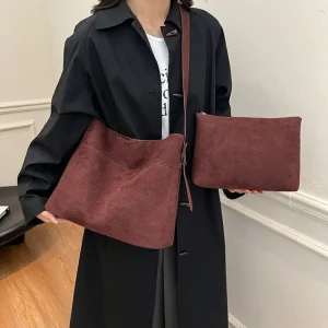 Sac à main haut de gamme pour femme fabriqué en cuir avec un design de banlieue tendance et un look vintage simple et décontracté ​