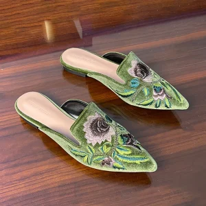 Velours broderie fleur pantoufles femmes bout pointu chaussures plates Mules élégantes dames maison Pantufa chaussures sans lacet diapositives Femmes sandales
