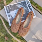 Chaussures plates pour femmes printemps et automne 2025, respirantes, creuses, plates, bout carré, sandales de plage à bouche peu profonde pour l&rsquo;été