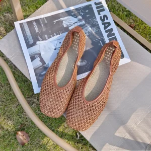 Chaussures plates pour femmes printemps et automne 2025, respirantes, creuses, plates, bout carré, sandales de plage à bouche peu profonde pour l’été Chaussures plates pour femmes printemps et automne 2025, respirantes, creuses, plates, bout carré, sandales de plage à bouche peu profonde pour l’été