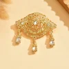 foulard de broche de corsage de mariage en métal doré brillant avec design d'habillage en dentelle. cadeau de mariage du ramadan. bijoux pour dames