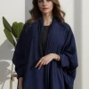 2025 abaya musulman décontracté et élégant de style saoudien bleu marine avec motif à pois subtil, idéal pour un usage quotidien dans les villes du moyen orient