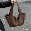 sac fourre tout rétro chic 2025, sac à main de style panier structuré pour femmes, sac à bandoulière à texture mate, sac de transport spacieux pour tous les jours