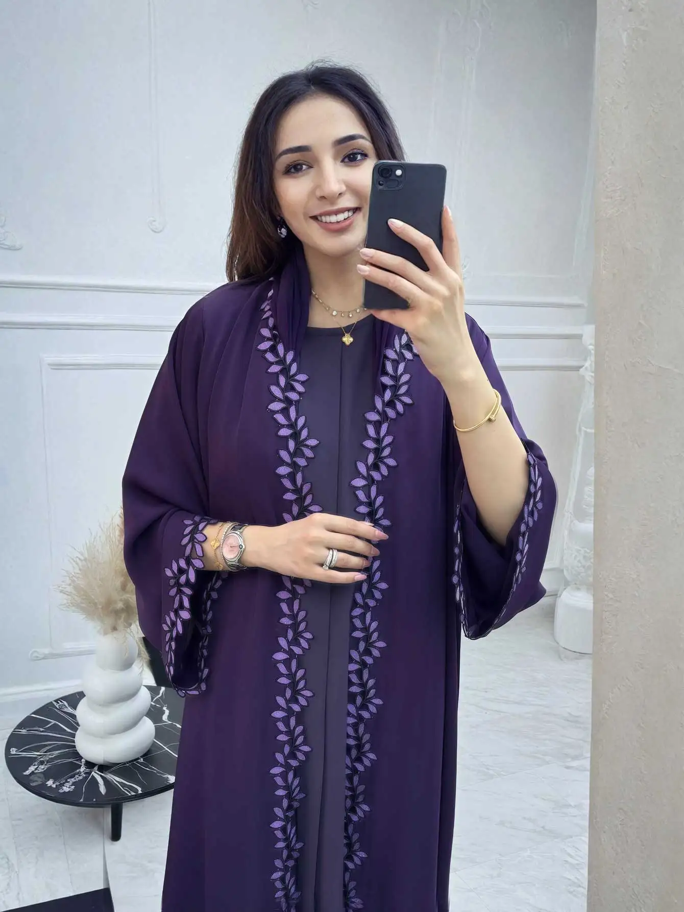 abaya violet élégant de dubaï pour femmes musulmanes – intrument conçu avec une pièce de broderie multicolore dans la mode modeste islamique