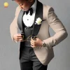 Costume 3 pièces beige pour garçon avec couture classique moderne et confortable, idéal pour les mariages, les banquets, les anniversaires et les spectacles
