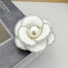 broches élégantes en perles et strass pour femmes, épingles à revers en tissu coréen, fleur de camélia, manteaux, pull, badge, accessoires