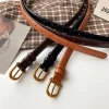 ceinture en cuir véritable rétro pour femme, ceinture fine pour femme, ceinture en jean pour femme, structure en métal doré, environnement de luxe, mode de créateur