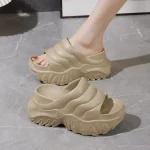 Pantoufles à semelles compensées confortables et décontractées, légères, à enfiler, sandales d&rsquo;été augmentées de 10cm, sandales respirantes en EVA souple pour femmes
