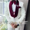 ensemble 3 pièces haute couture pour hommes, châle en velours rouge vin, veste blanche à revers, gilet et pantalon sur mesure pour mariage, dîner du marié