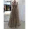 robe de soirée de forme trapèze avec perles et manches cape, tenue luxueuse, arabe, dubaï, col haut, longue, formelle, bal, mariage, personnalisée, 2025