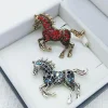 broches cheval classiques en strass pour femmes, épingles à revers en forme d'animal du zodiaque, accessoires pour vêtements de fête décontractés, cadeaux du nouvel an