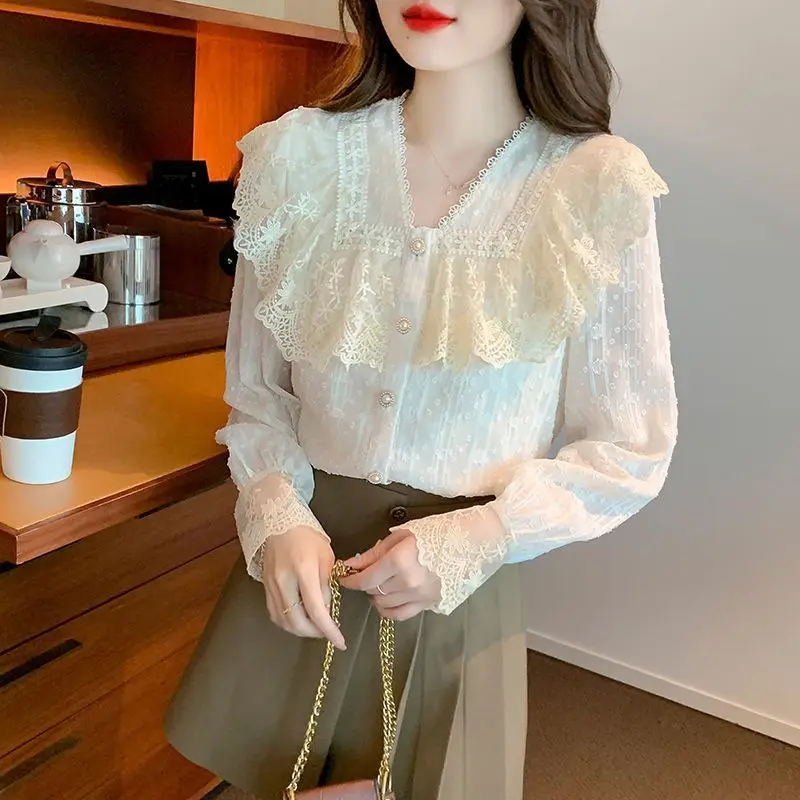 chemise en dentelle femmes vêtements automne nouveau style coréen doux dentelle chemises en mousseline de soie col en v à manches longues minceur blanc blouse haut pour femme