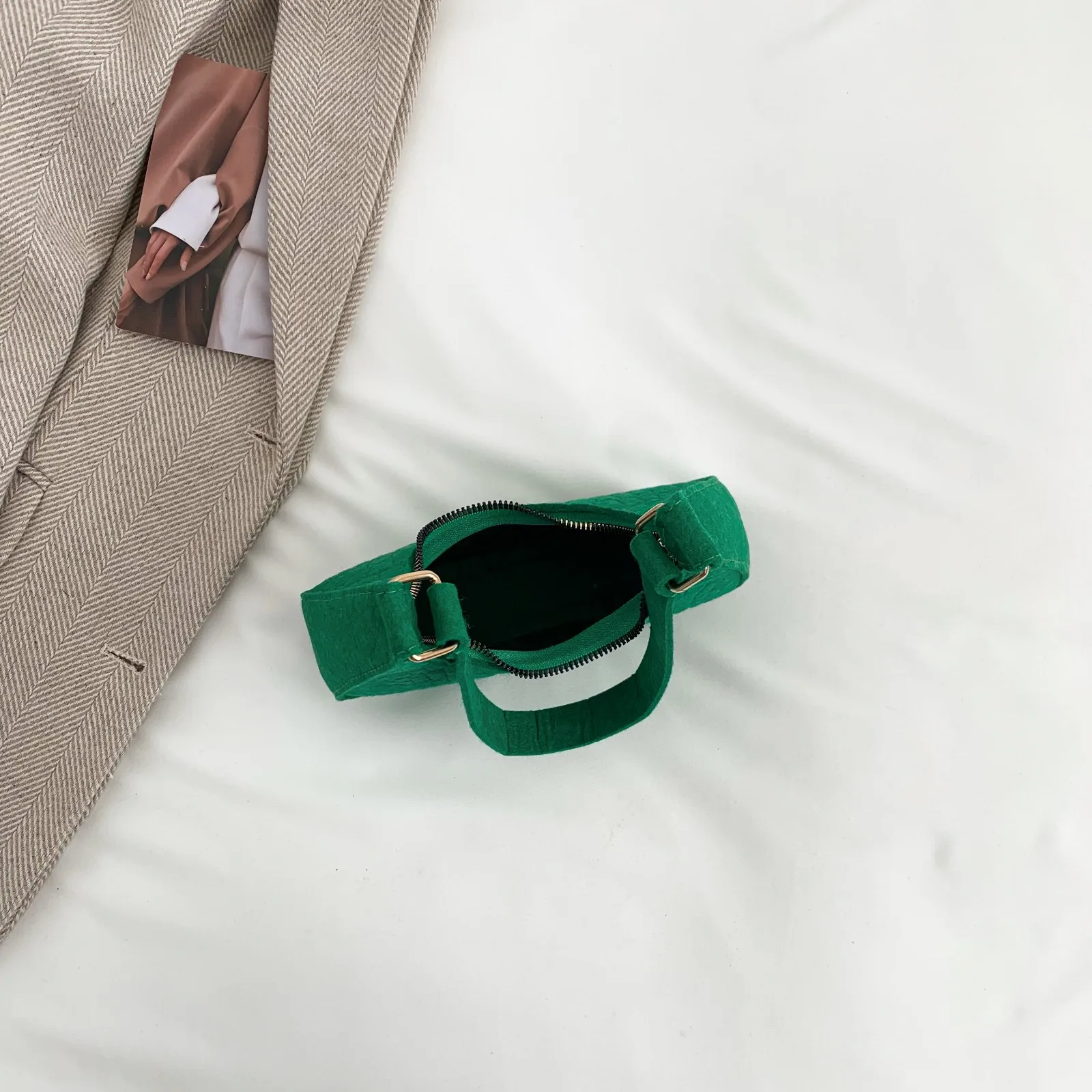 Sac à main en feutre pour femmes, sac sous-axillaire de styliste, sacs à bandoulière exquis, sac de selle en croissant pour dames, sac à aisselles avancé