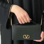 Sac à main en cuir élégant Vente chaude de la saisonV Sac à bandoulière avec sangle en chaîne Élégant Ville Simplicité Sac carré moyen…